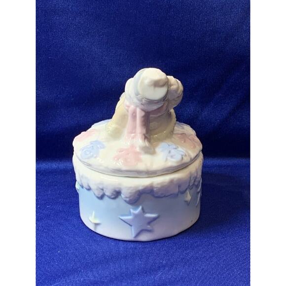 Round Porcelain Trinket Box with Snowman On Lid - Picture 4 of 7